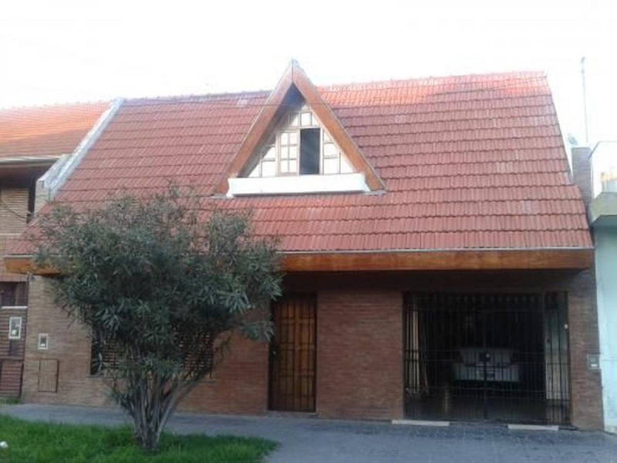 3 bedrooms House in Tres de Febrero, Argentina No. 63270