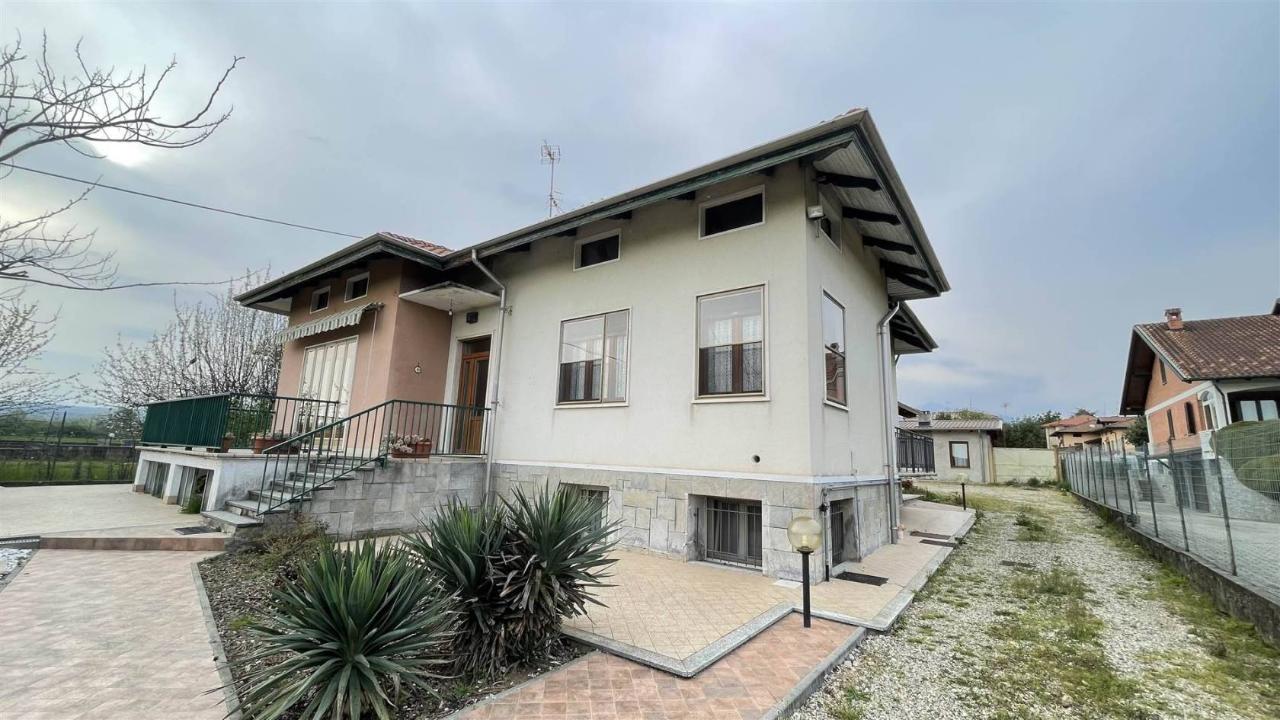8 rooms Villa in Ponderano, Italy No. 28706