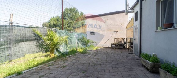 264m² Commercial property in Gattatico, Italy No. 329003 20