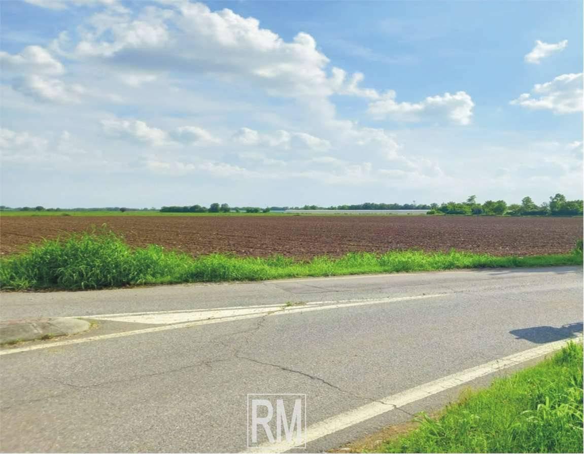 Grundstück in Bolgare, Italy 360140m², Nr. 32448