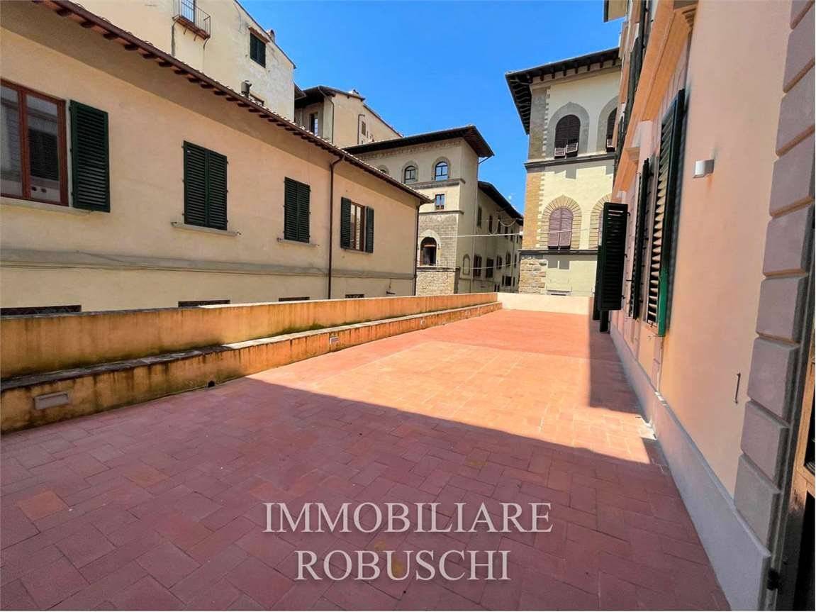 Квартира с 3 спальнями в Флоренция, Италия № 267362