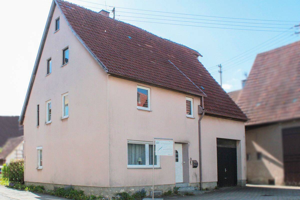 Дом с 2 комнатами в Reutlingen, Германия № 228855