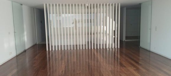 3 bedrooms Apartment in Porto, Portugal No. 132237 6