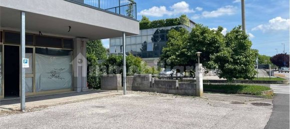 2-Zimmer Gewerbliche Immobilie in Treviso, Italy, Nr. 64415 6