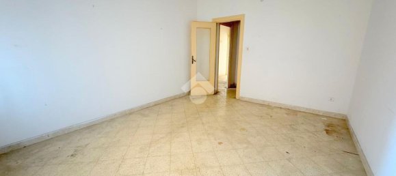 4 rooms Apartment in Palermo, Italy No. 15535 5