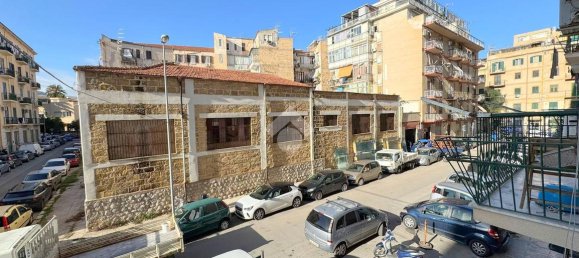 4 rooms Apartment in Palermo, Italy No. 15535 16
