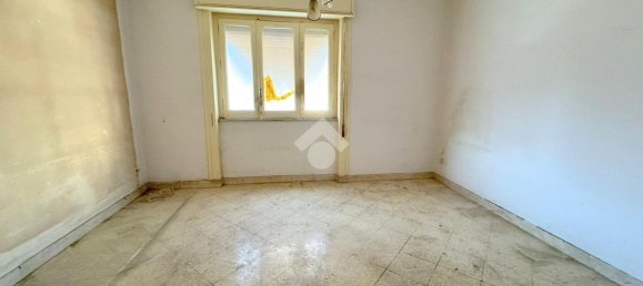 4 rooms Apartment in Palermo, Italy No. 15535 10