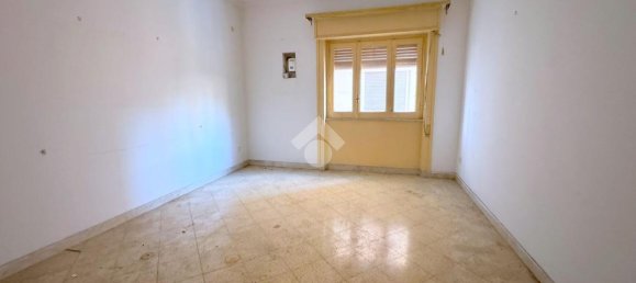 4 rooms Apartment in Palermo, Italy No. 15535 8