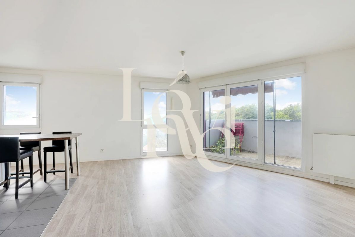 2 Schlafzimmer Wohnung in Ivry-sur-Seine, France, Nr. 294868