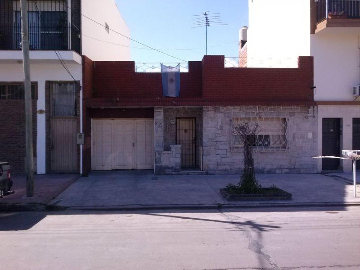 Studio in Lanus, Argentina No. 10413