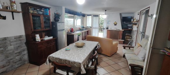 5غرفة شقة في Melito di Napoli, Italy رقم 15537 7