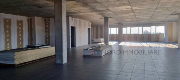 1 room Office in Brescia, Italy No. 163386 3