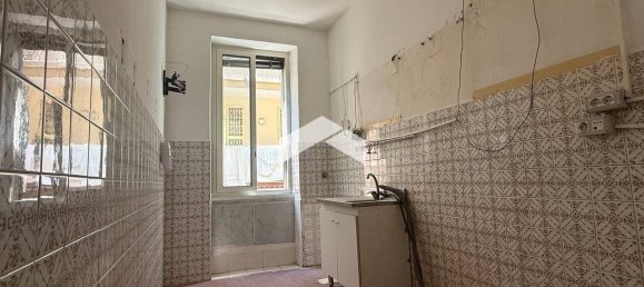 2 bedrooms Apartment in San Giorgio a Cremano, Italy No. 329709 4