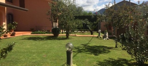 5-salle Villa à Forte dei Marmi, Italy No. 76312 2