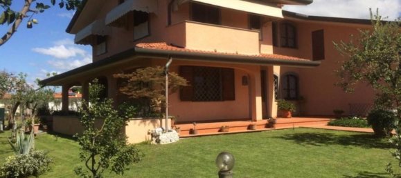 5-salle Villa à Forte dei Marmi, Italy No. 76312 5