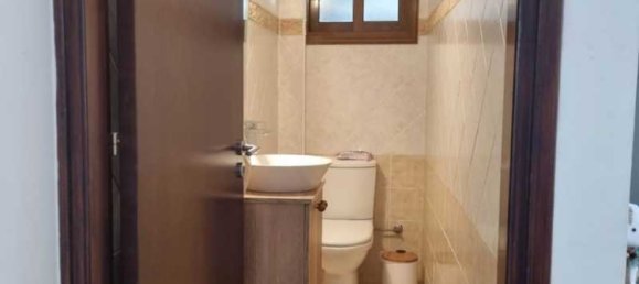 3 bedrooms House in Kato Polemidia, Cyprus No. 15969 8