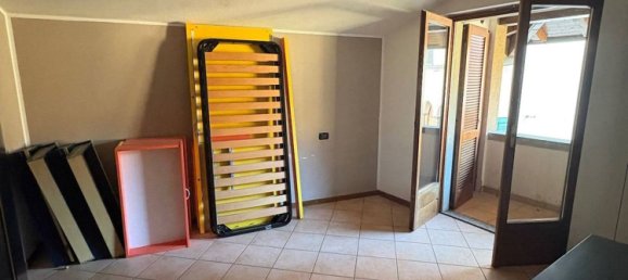 3 rooms Apartment in Villa d'Ogna, Italy No. 300171 9