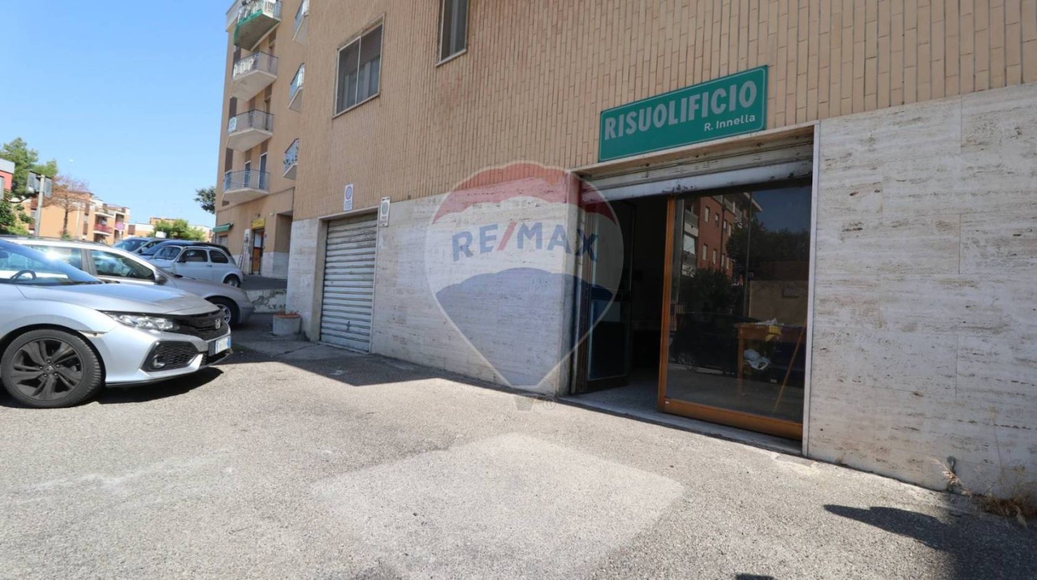 2 rooms Commercial property in Matera, Italy No. 343061