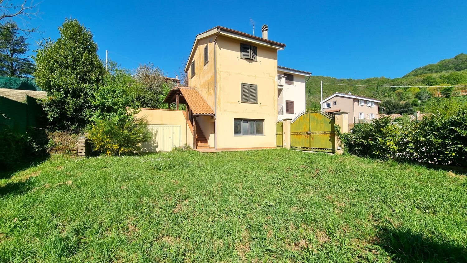 5 rooms Apartment in Trevignano Romano, Italy No. 8710