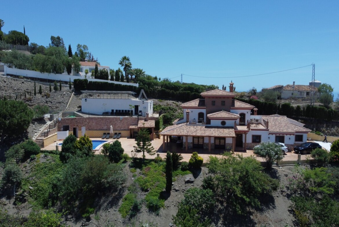 6 bedrooms Villa in Sayalonga, Spain No. 41904