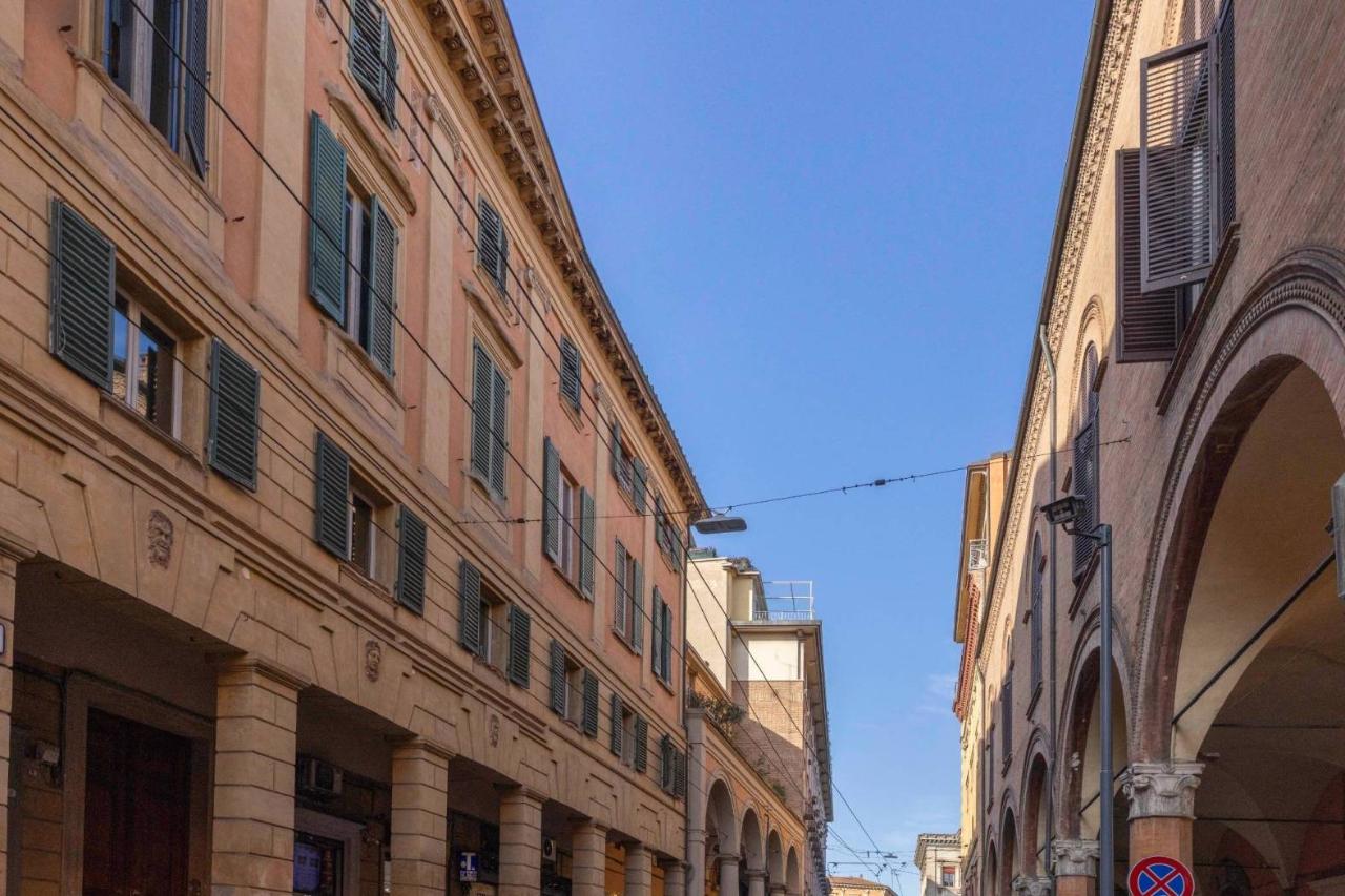 5 rooms Apartment in Bologna, Italy No. 35099