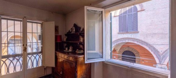 5 rooms Apartment in Bologna, Italy No. 35099 5