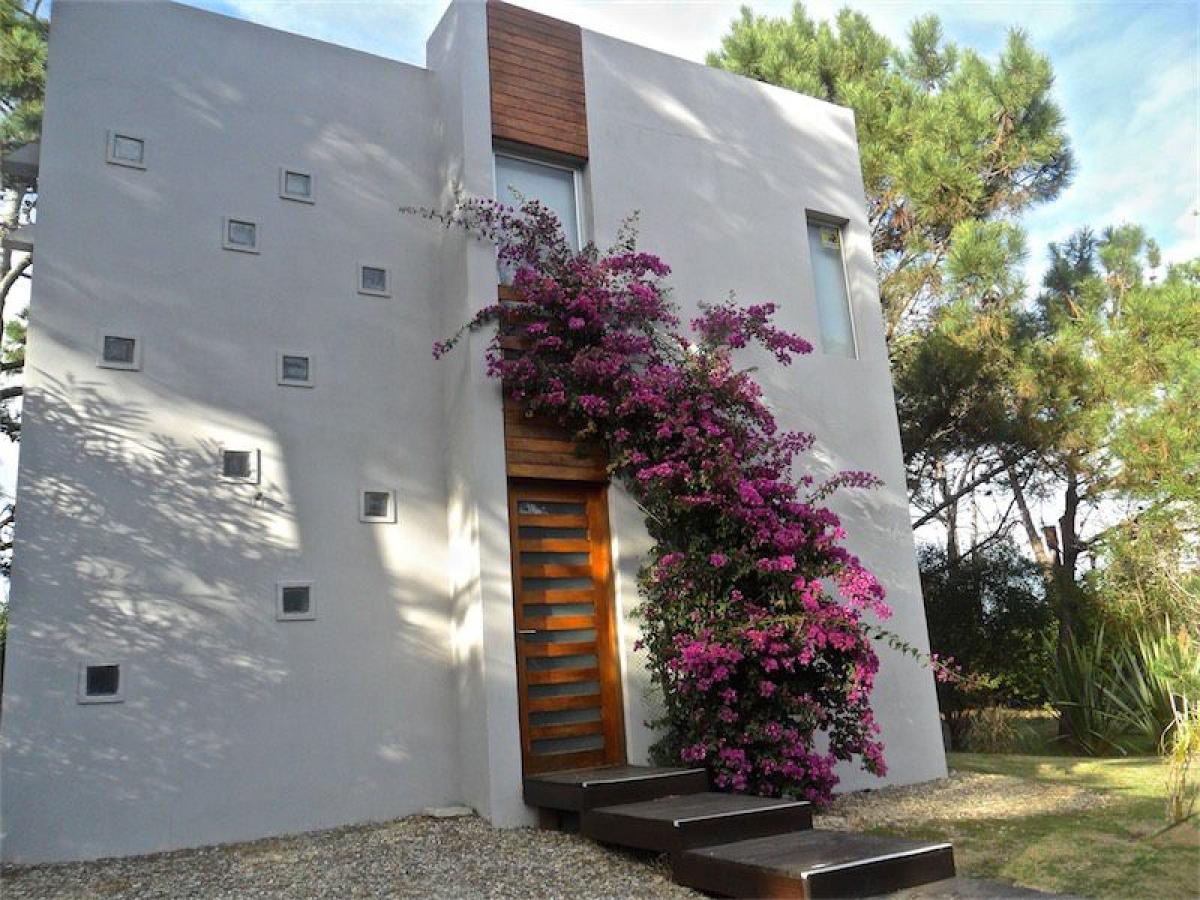 3 bedrooms House in Maldonado, Uruguay No. 4150