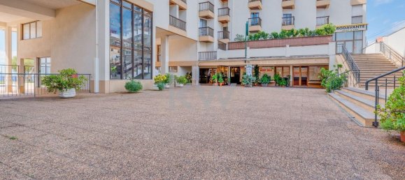 77m² Commercial property in Funchal, Portugal No. 72836 21