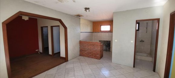 2 bedrooms House in Pinheiro de Azere, Portugal No. 178614 3