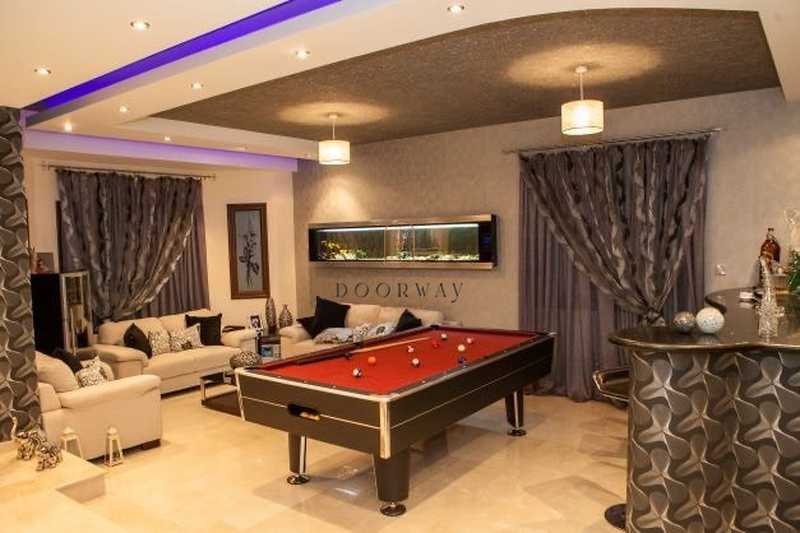 Propiedad comercial de 4 dormitorios en Kolossi, Cyprus No. 104983