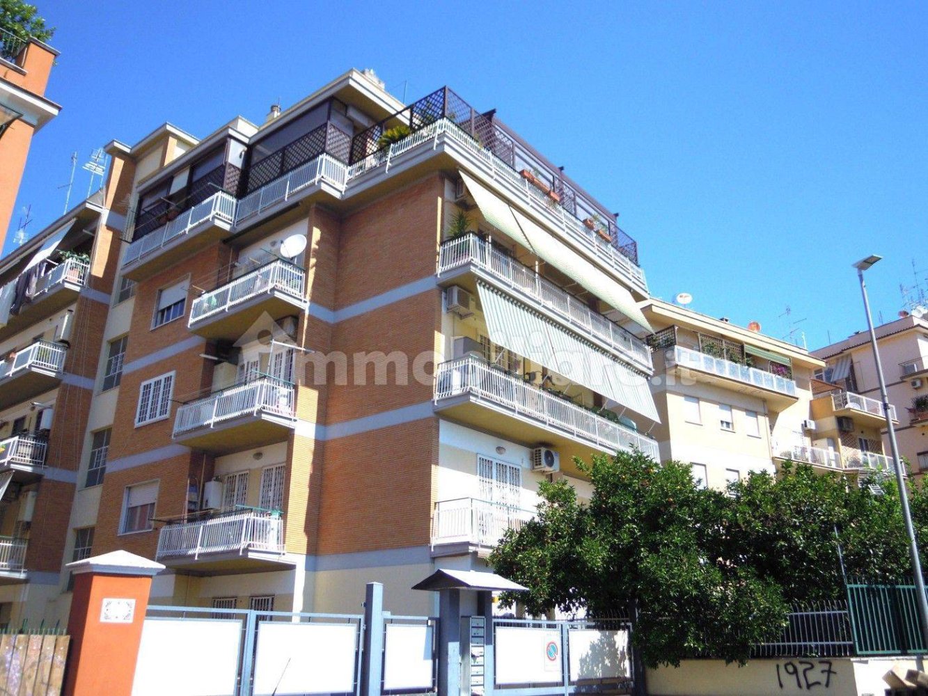 383m² Parking in Rome, Italy No. 368715