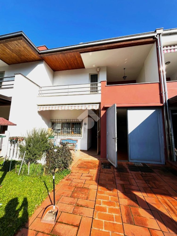 3 Schlafzimmer Villa in Torrile, Italy, Nr. 346175