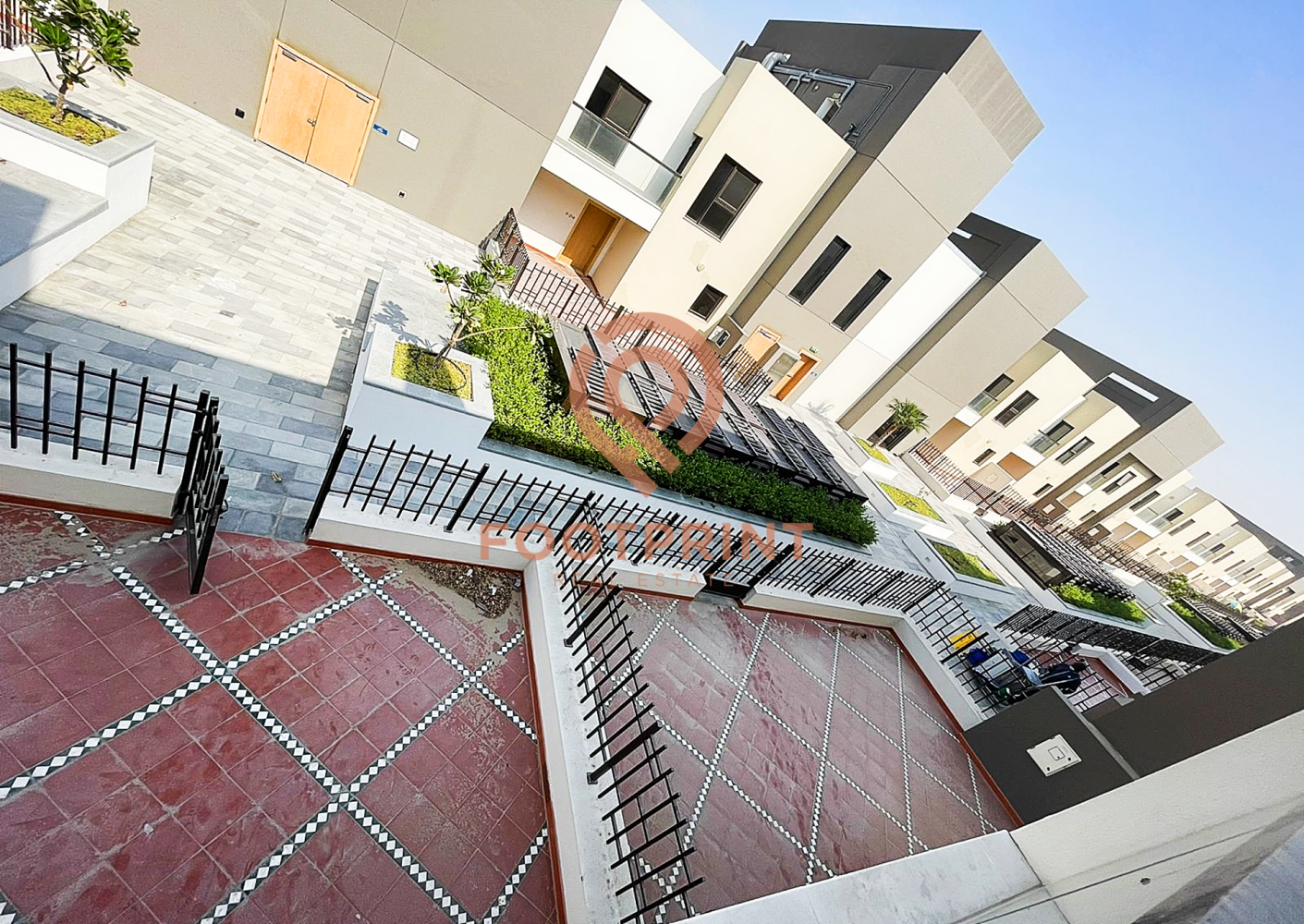 3 bedrooms Townhouse in International City, UAE No. 24327