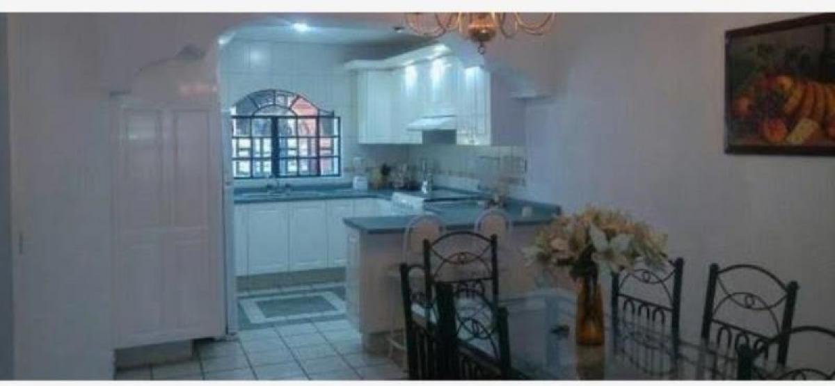 Casa de 4 dormitorios en Tlaquepaque, Mexico No. 223314