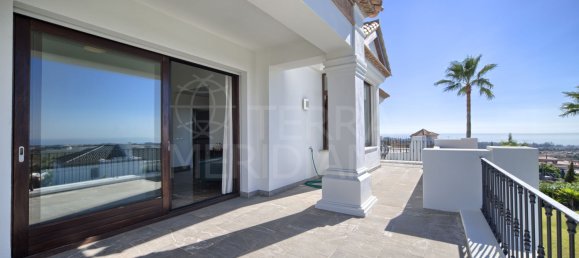 5 bedrooms Villa in Malaga, Spain No. 22686 25