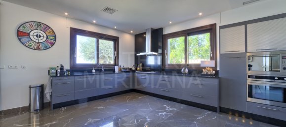 5 bedrooms Villa in Malaga, Spain No. 22686 21
