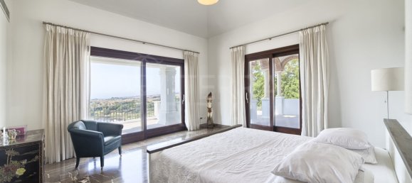 5 bedrooms Villa in Malaga, Spain No. 22686 26