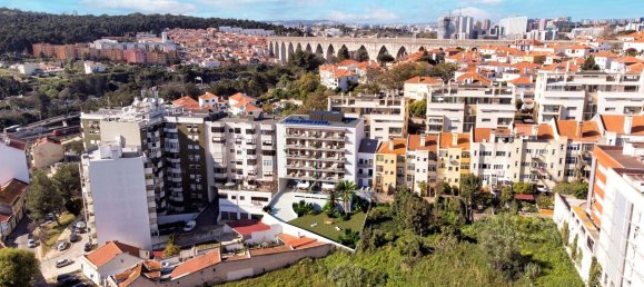 3 bedrooms Apartment in Lisbon, Portugal No. 98023 3