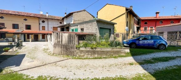 8 rooms House in Udine, Italy No. 21194 3