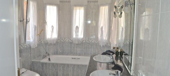 5 bedrooms Villa in Altea, Spain No. 11941 20