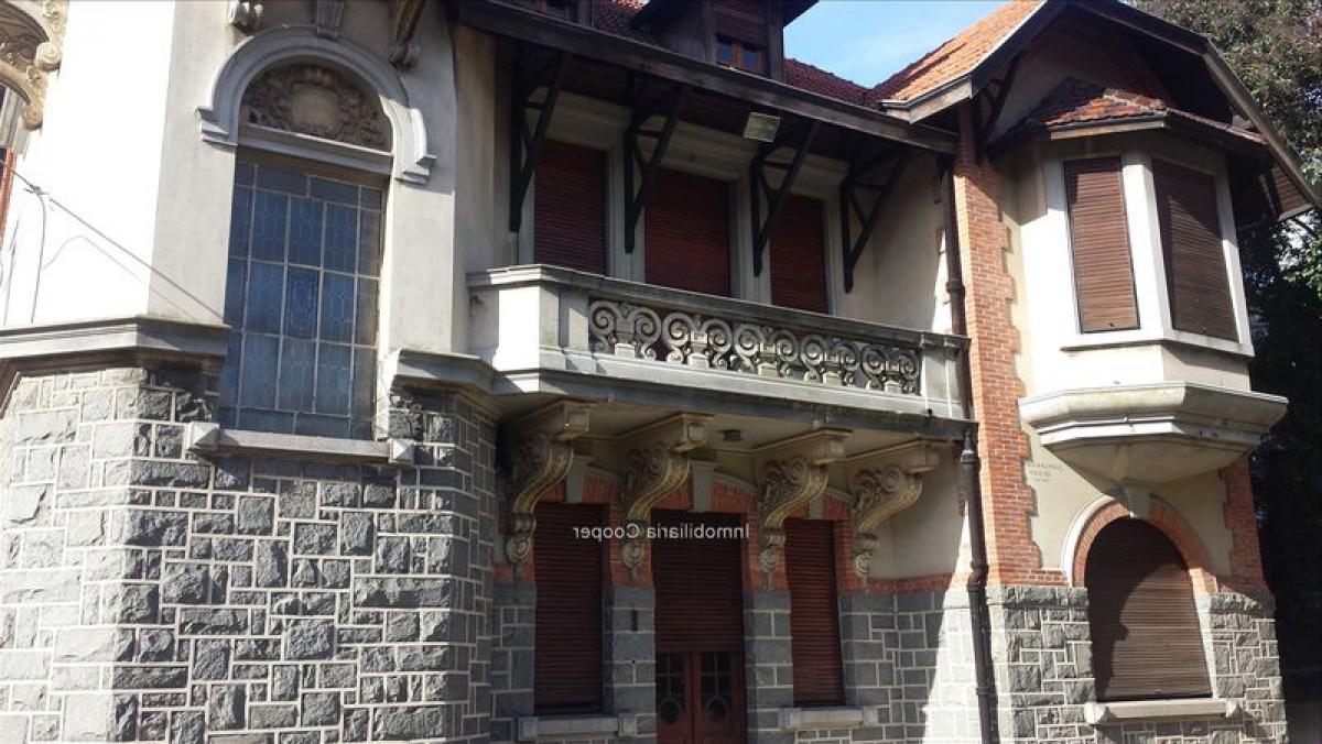 8 bedrooms House in Montevideo, Uruguay No. 2020