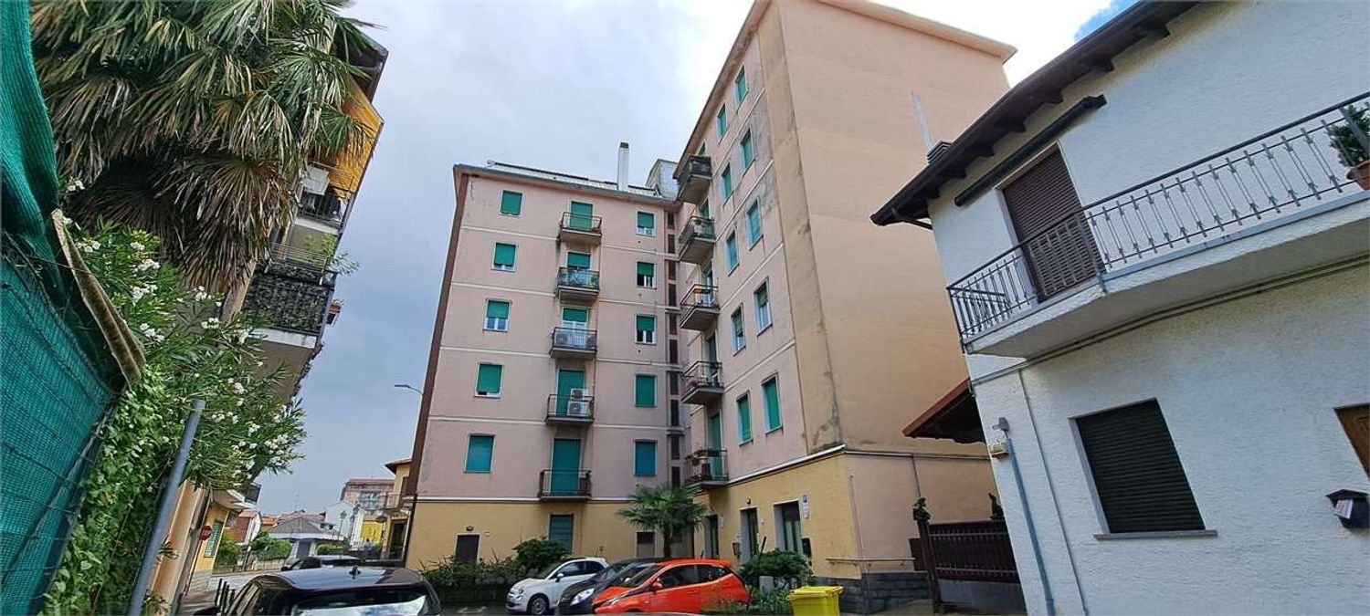 Квартира с 2 спальнями в Лаццате, Италия № 361222