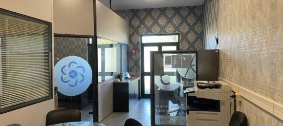 5 rooms Commercial property in Venegono Inferiore, Italy No. 354242 7