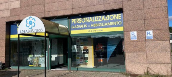 5 rooms Commercial property in Venegono Inferiore, Italy No. 354242 3