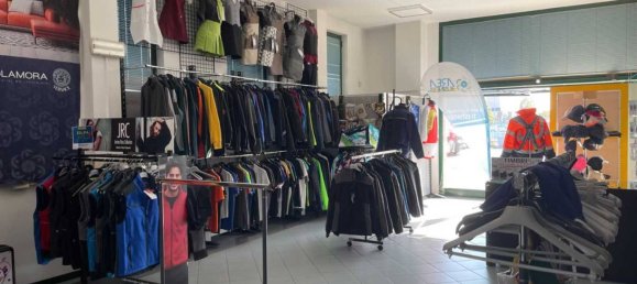 5 rooms Commercial property in Venegono Inferiore, Italy No. 354242 2