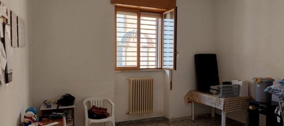 Квартира с 4 комнатами в Бари, Италия № 31272 15