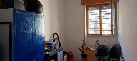 Квартира с 4 комнатами в Бари, Италия № 31272 9