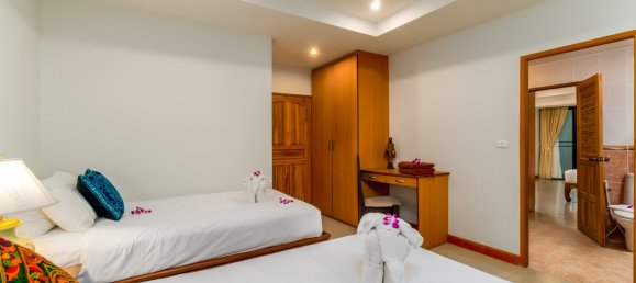 Квартира с 2 спальнями в Пляж Сурин, Таиланд № 25938 3