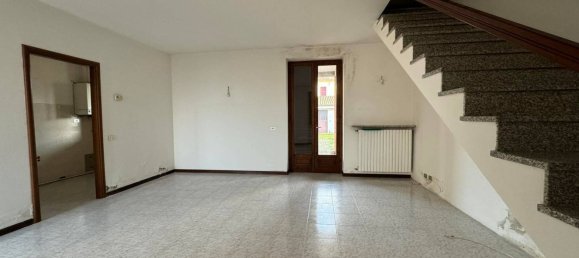 Дом с 4 спальнями в Ломелло, Италия № 365313 4