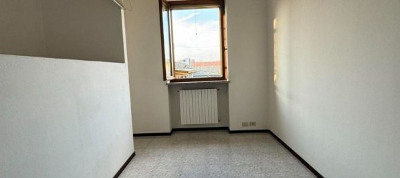 Дом с 4 спальнями в Ломелло, Италия № 365313 8